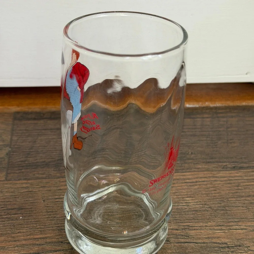 Annie‎ and Sandy Collector Glass 1982 Movie Promo Swensen's